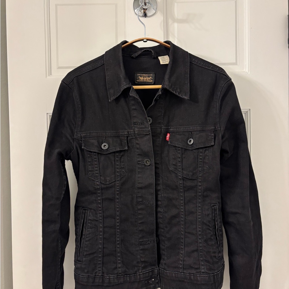 Vintage Levi's Women'’s Black Denim Jacket, Small